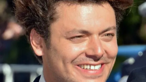 KEV ADAMS AU COEUR D’UNE POLÉMIQUE